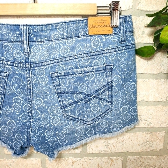 AEROPOSTALE Mid-Rise Denim Shorts Size 7/8 - Picture 3 of 7